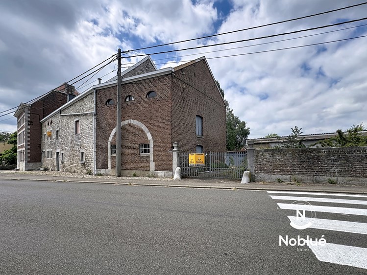 8f5e8564697b4e659295af36d4f3a030.jpg