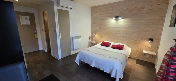 2703c850f157453cbb0958cecbea56bc.jpg